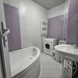Квартира 3+1 на улице Пиросмани 18 д — bathtub, washbasin, toilet seat (photo 5)
