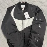Куртка бомбер Nike swoosh — bulletproof vest, sweatshirt (photo 1)