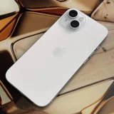iPhone 15 256GB голубой с комплектом чехлов — iPod (photo 1)