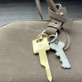 Сумка-багет из натуральной замши BEERSISTER — revolver, combination lock (photo 5)