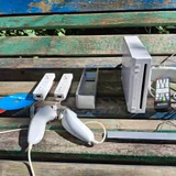 Nintendo Wii с аксессуарами на запчасти/восстановление — scale, park bench (photo 1)
