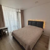 Квартира 1+1, 43 м² на ул. Реджеба Нижарадзе — studio couch, four-poster (photo 5)