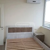 Кровать 160x200 см с двумя прикроватными тумбами — hamper, studio couch, crib (photo 5)