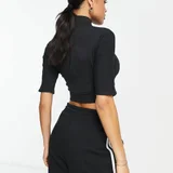adidas чёрный спортивный топ — dumbbell, jersey, miniskirt (photo 1)
