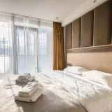 Квартира 27 кв.м в ELT La Quinta — four-poster, window shade (photo 3)