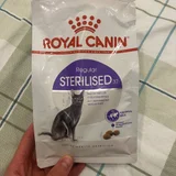 Корм для котов Royal Canin Sterilised 37 1.4 кг — plastic bag, packet, toilet tissue (photo 2)