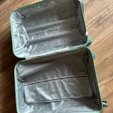 Чемодан фиолетовый M (с трещиной) — wallet, sleeping bag (photo 4)