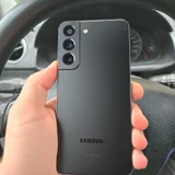 Samsung Galaxy S22 (Snapdragon) — cellular telephone, remote control, hard disc (photo 1)