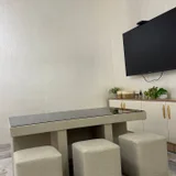 Комплект для гостиной: стол и 6 пуфиков — dining table (photo 1)