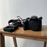 Фотоаппарат Canon 1000D Body — reflex camera, joystick, lens cap (photo 1)