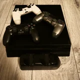 PlayStation 4 Pro 1 TB с 3 геймпадами и играми — holster, revolver (photo 1)