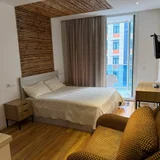 Квартира в ЖК Sunrise — studio couch, window shade, four-poster (photo 2)