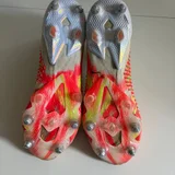 Футбольный мяч — sandal, running shoe, clog (photo 5)