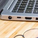 Ноутбук Dell Latitude 7400 — loudspeaker, space bar (photo 4)