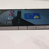 Samsung Galaxy Z Flip 6 — CD player, iPod, cellular telephone (photo 2)