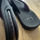 Шлепанцы с открывашкой для пива — lens cap, CD player, pick (photo 2)