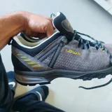 Трекинговые ботинки Lowa — running shoe (photo 1)