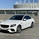 Услуги бизнес такси Mercedes E-klass — sports car, limousine, car wheel (photo 1)