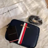 Сумка Hilfiger Denim с солнцезащитными очками — purse, mailbag (photo 1)