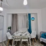 Квартира 1+1, 40 кв.м — restaurant, dining table, four-poster (photo 1)
