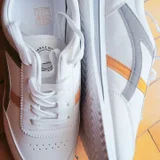 Искусственный хвост — running shoe, neck brace (photo 3)