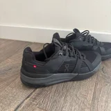 Теннисные кроссовки On THE ROGER CLUBHOUSE PRO YOUTH EU 39 — running shoe (photo 4)