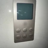 Кондиционер Midea на 160 кв.м — switch, remote control (photo 4)