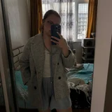 Пакет вещей: джинсы, шарф и пальто — trench coat, pay-phone (photo 3)