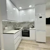 Квартира 1+1, 43 м² на ул. Реджеба Нижарадзе — microwave, dishwasher (photo 2)