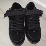 Кроссовки для скейтборда — sandal, knee pad, Loafer (photo 1)
