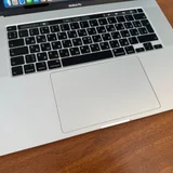 MacBook Pro 16" 2019 (i7, 16 ГБ, 512 ГБ) — notebook, computer keyboard, space bar (photo 3)