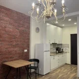 Просторную студию в Батуми — sliding door, dining table (photo 2)