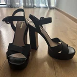 Кожаные босоножки Guess 39р — sandal (photo 1)