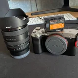 Samyang AF 35 f1.8 для Sony — reflex camera, lens cap (photo 4)