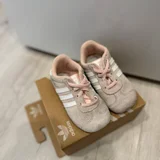 Детские кроссовки Adidas Gazelle размер 21 — Band Aid, sandal, remote control (photo 2)