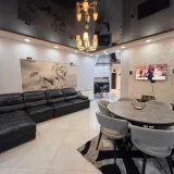 Комфортная квартира в Батуми — home theater, studio couch, washbasin (photo 1)