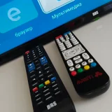 Телевизор BBS 32BS8100 32" — remote control, hand-held computer (photo 1)