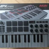 MIDI-клавиатура Akai MPK mini MK3 Gray — switch, remote control (photo 3)