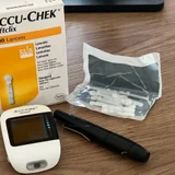 Глюкометр Accu-Chek Instant с аксессуарами — iPod (photo 1)