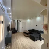 Квартира 1+1 — home theater, studio couch, four-poster (photo 3)