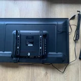 Телевизор Graetz LD-32K1 Smart TV с кронштейном — cassette player, tape player, Polaroid camera (photo 2)