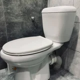 Комплект сантехники (унитаз, умывальник с краном и зеркало) — toilet seat (photo 1)