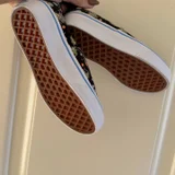 Новые кеды Vans 30 размер — ladle, sandal, sunglasses (photo 2)