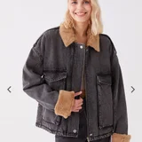 Черная джинсовка с мехом LCW M — academic gown, backpack, velvet (photo 1)
