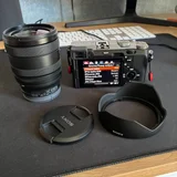 Samyang AF 35 f1.8 для Sony — lens cap, reflex camera (photo 1)