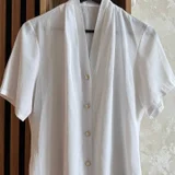 Детские игрушки: музыкальная машинка и деревянный пазл — vestment, trench coat, lab coat (photo 3)