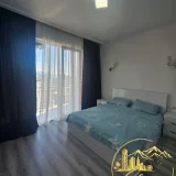 Квартира 2+1 на улице Мамуладзе, 13 — studio couch, quilt, sliding door (photo 3)