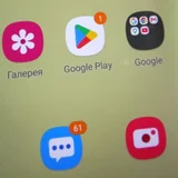 Телефон Samsung A20s — laptop, remote control (photo 1)