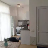 Квартира 1+1, 40 кв.м, улица 1-й переулок Ангиса — window shade, sliding door (photo 2)