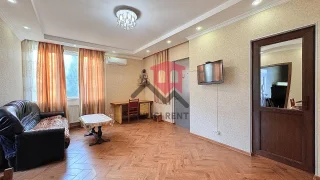 Дом в районе Глдани. Живописный район с закрытой территорией, со въездом для машины и автобусной остановкой пр